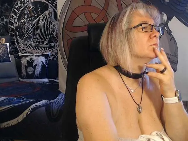 90dTitten — My sexual appetite cannot be satisfied - all I want is sex! Preferably right now! - Come and guide my hands through the Land of Desire.I have no Tabus! I also have a Fuckinmashine and i use her in private!