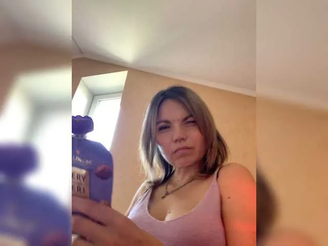 Ella-Pearlie on BongaCams 
