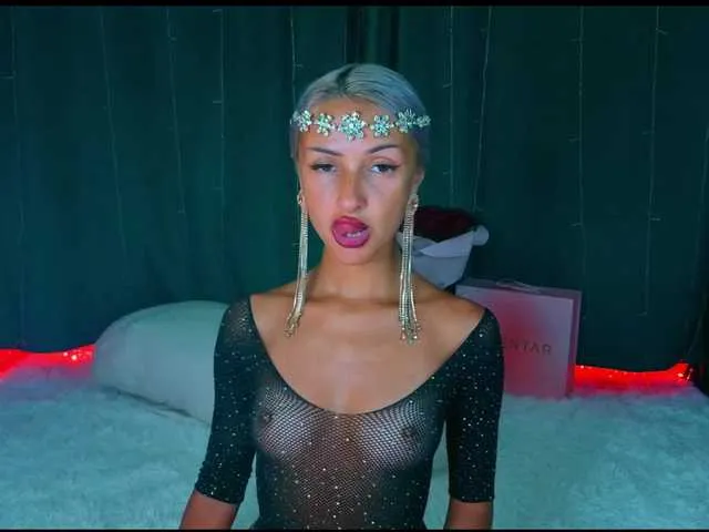 KiraWhite on BongaCams