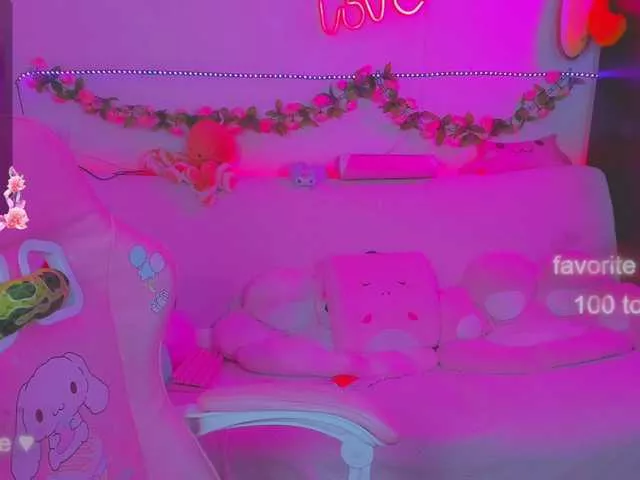 LittleKitsune on BongaCams 