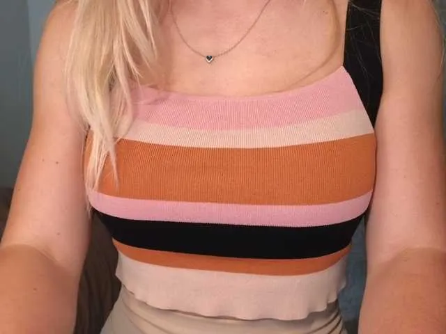 LunaBlondSexy — See how U STROKE IT your dick in front of me
