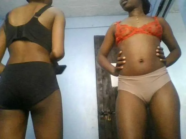 Petitegals on BongaCams