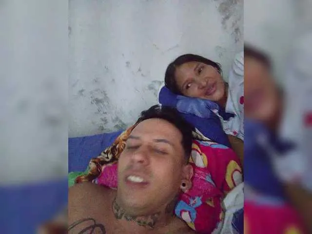 RianYSusy — Nos pone caliente  Las personas Con mente abiertas Malos . Muy morbosos . 