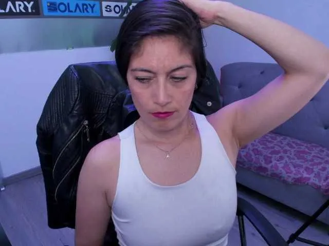 sara-squirtt on BongaCams 