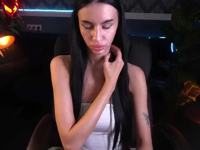 SnowWhiteee on BongaCams