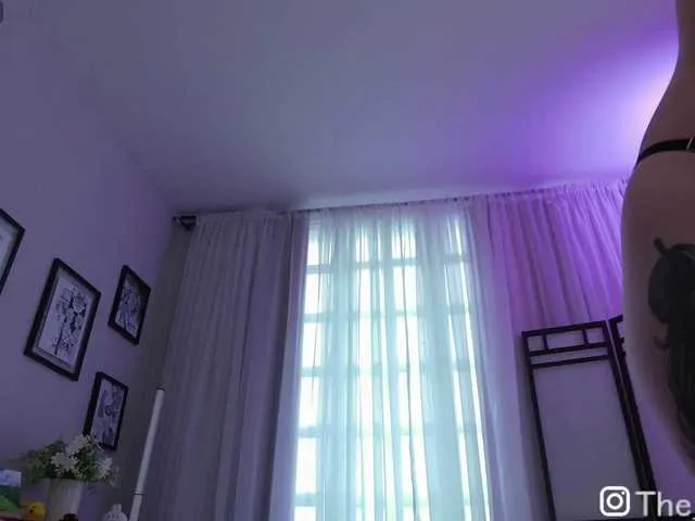 VaniVanila — I love that they use all my toys to give us pleasure, from the vibrators to the dildos, I adore that you can use the tips menu because there is what makes me more horny
