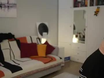 _blackbee_ — topless and play with tits for 5 min [1466 tokens left] #erotic #smile #natural #dance