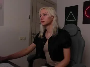 abby_laker — strip show #18 #skinny #young #longhair #smallboobs [44 tokens remaining]