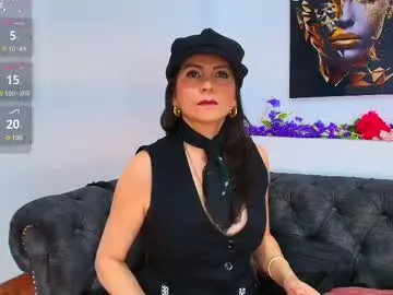 allie_pearl —  Spank ass X 25  [90 tokens left] Lush ONI welcome you to my world of fantasy and pleasure. I hope you enjoy it.  #milf #mature #bigass #anal #mommy