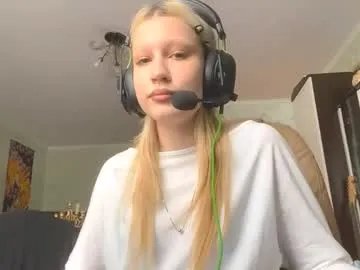 claudieparkins — GOAL: Stretch arms and back!3 Hi! i m Kris and this is my second stream :)  #new #cute #18 #shy #skinny [35 tokens remaining]