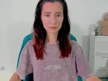 crystalnut on Chaturbate