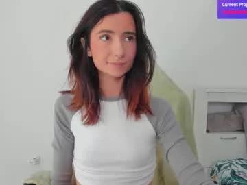 crystalnut on Chaturbate