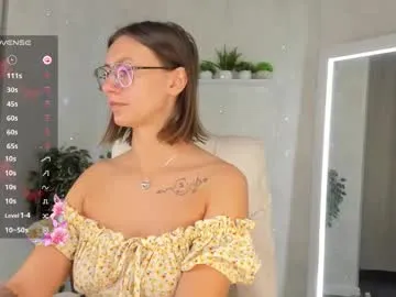 denise_halle — GOAL: tease boobs [7 tokens remaining] Hello sweety!!! Fvrt pattern 11, 100, 111 #bigass #glasses #cum #lovense #milf