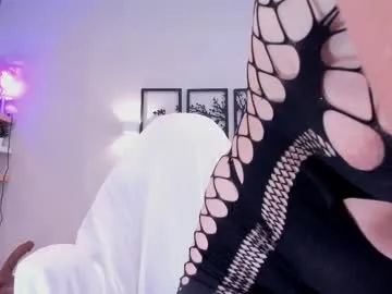 millie_brown21 — It's not just painting ... It is my body turned into art. FRIDAY 4:00 PM COL #lovense #bigpussylips #c2c #squirt #milf