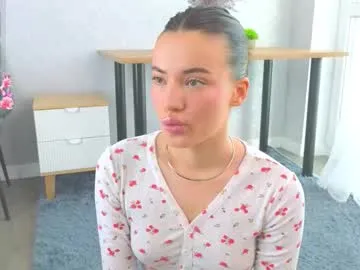 trinalickiss — Goal: Suck Fingersss <  hi I'm Sofia, 18yo. #new #18 #cute #teen #bigass [33 tokens remaining]