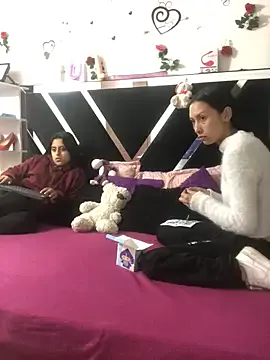 1lovelygirls — SHOW TITS