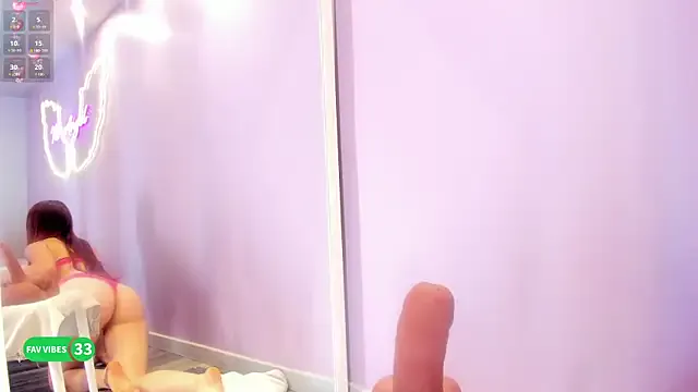 Adharamonroe on StripChat 