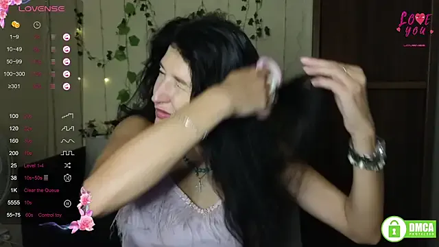 Alianna_Solo_Kisses on StripChat 