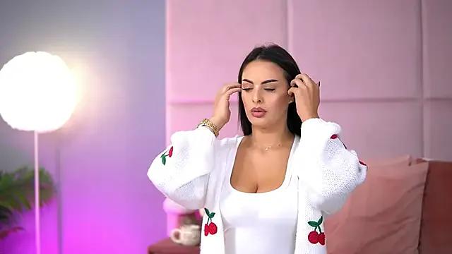 AlmaLuv on StripChat