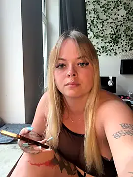 AnnaLenaaa — Oil on boobs + 1 vid