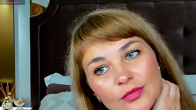 annasimonsj on StripChat 