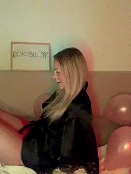 Bellablows on StripChat 