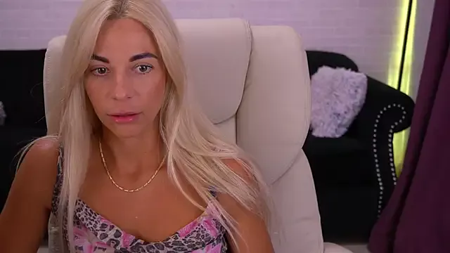 BellaRayyy on StripChat 