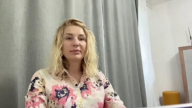 Blondie_xoxoxo — 3 playfull spanks
