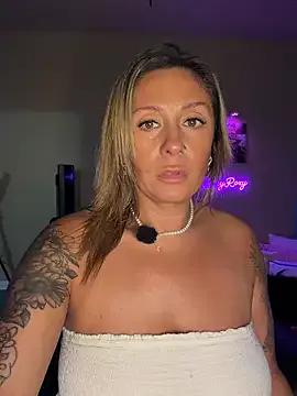 bossyroxy84 — Domi 2 pussy play naked 10 min