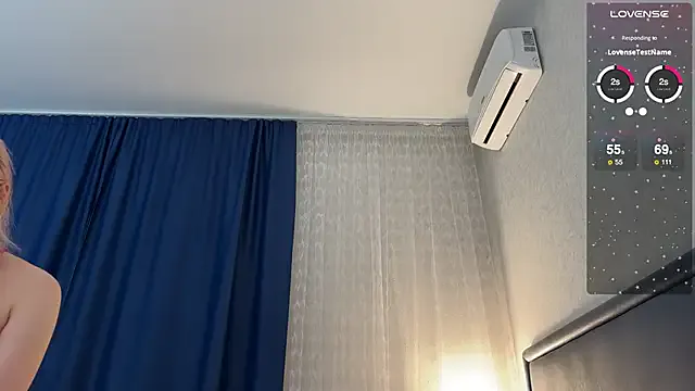 Brilliant-Kiss — naked tits