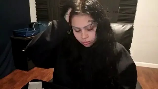 chicanachic13 on StripChat 