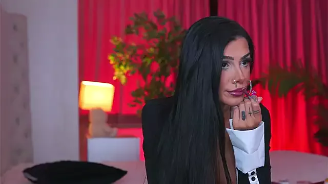 ChicaOra on StripChat 