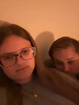CurvyPaar2 — Pussy zeigen