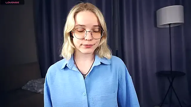 EdaKirkIin — Pinch nipples to warm up me I wanna feel