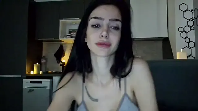 gglingeriee — Tip 150 tkns & get 1h lesbian/couple vid