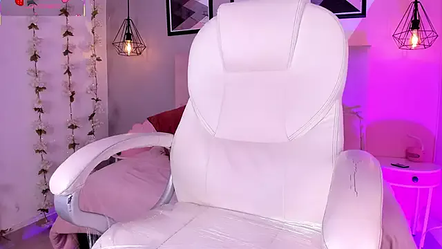 Gigi_Strawberry on StripChat 