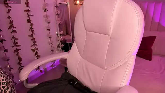 Gigi_Strawberry on StripChat 