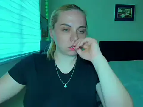 HappyIva on StripChat 