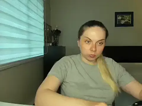 HappyIva on StripChat 