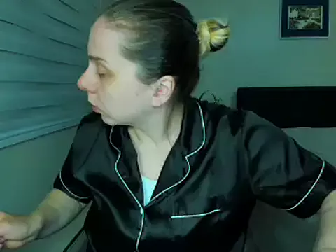 HappyIva on StripChat 