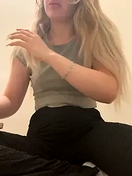 Holly-Glamour — boobs and last tip win video