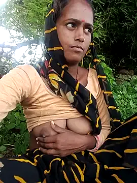 Hot_barsha — Freechat on StripChat