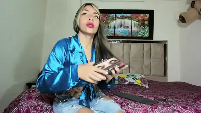 Hotgirldaphne — A very rich and burning show squirt