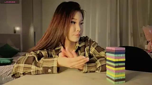 iamyuki — stretch pussy with hand in panty