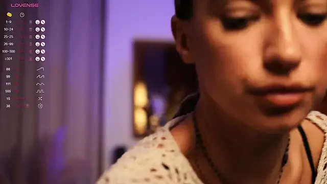 ItalianGirl —  Dildo Ride + 3 min Toy Control 