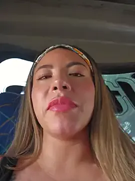 Karen_San_Miguel — bra off + play whit niples 
