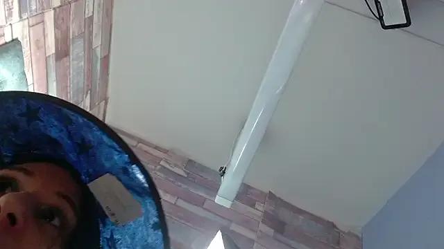 Kylie_Bloom — show hole