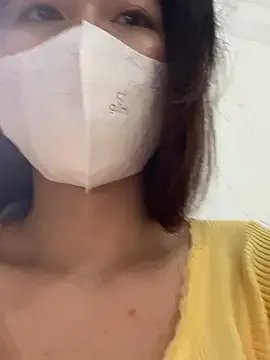 Lami_Mi on StripChat