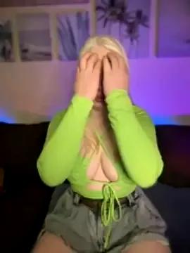 Freechat LaraHollywood on StripChat