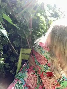 Freechat LaraHollywood on StripChat